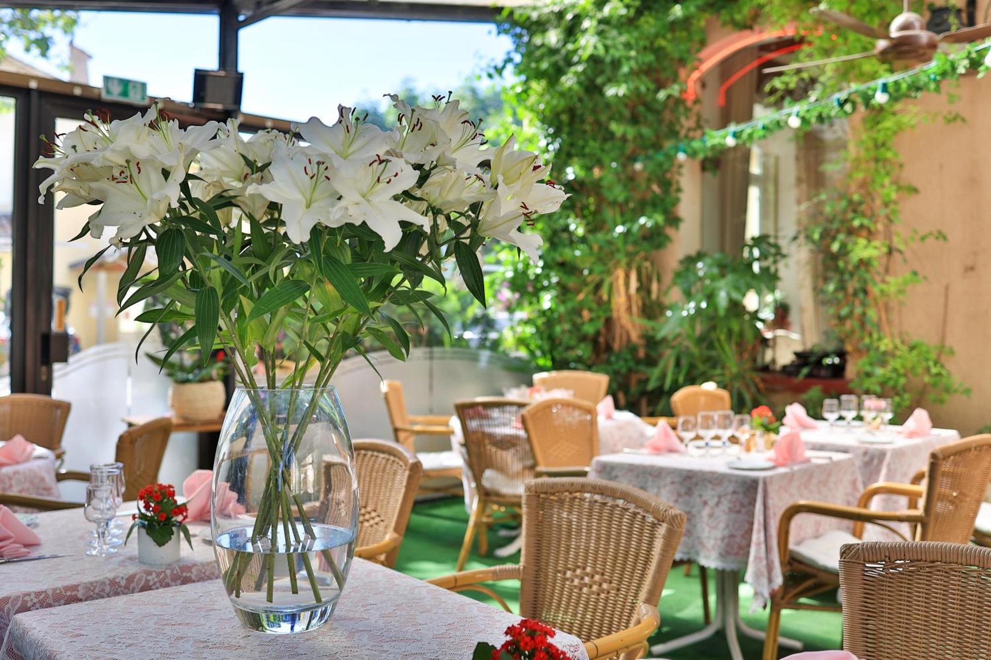 Logis Le Relais Imperial Hotel Saint-Vallier-de-Thiey ภายนอก รูปภาพ