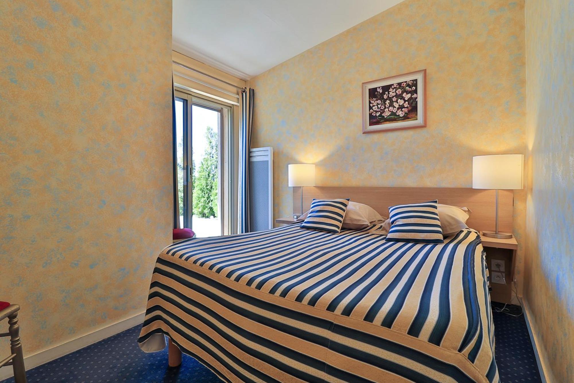 Logis Le Relais Imperial Hotel Saint-Vallier-de-Thiey ภายนอก รูปภาพ